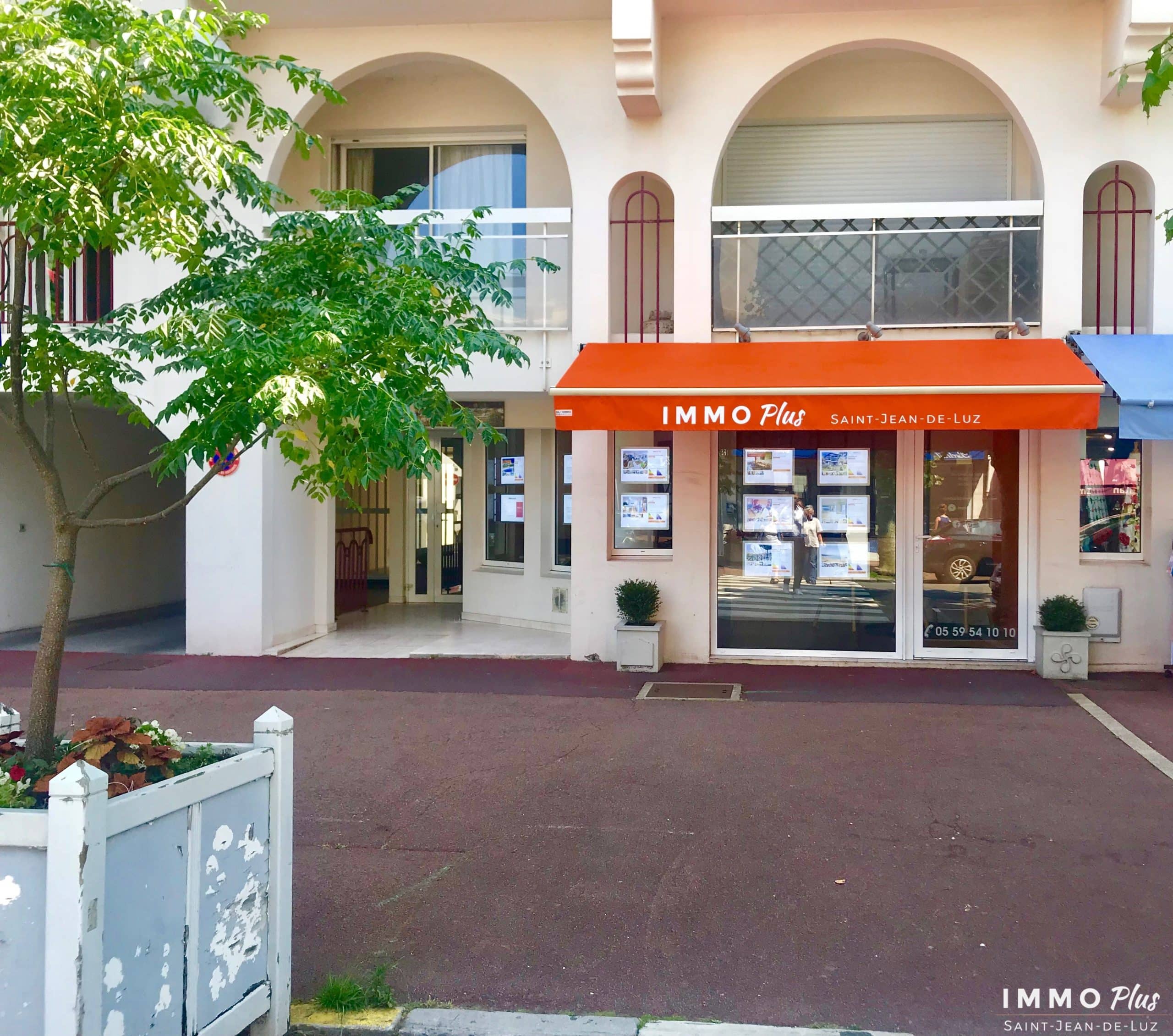 Devanture Agence IMMO Plus IMMO PLUS ST JEAN DE LUZ