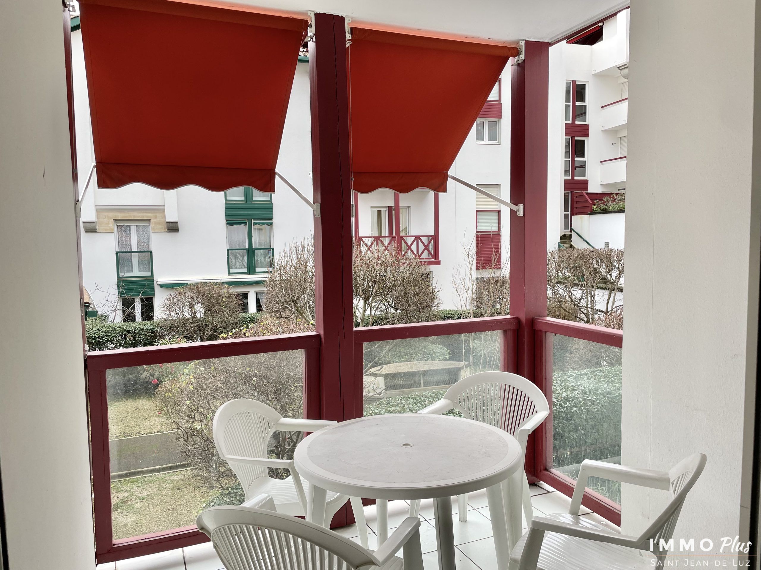 Ciboure, à 100m du fronton avec terrasse couverte